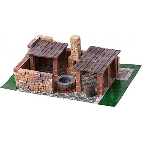 WISE :Αυλή με πηγάδι